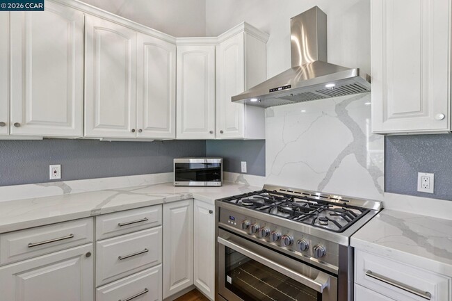 Building Photo - 1541 Moraga Way