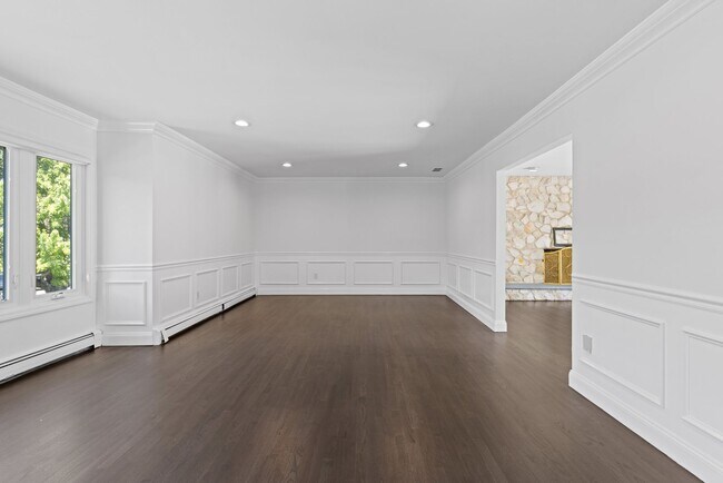 Building Photo - 275 Alfred Ave