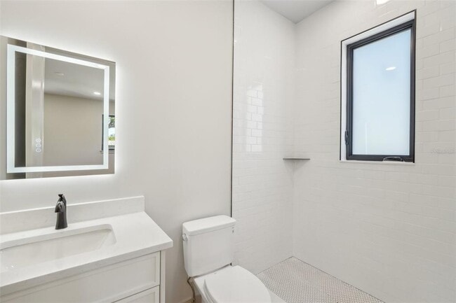 Building Photo - 1412 S Moody Ave