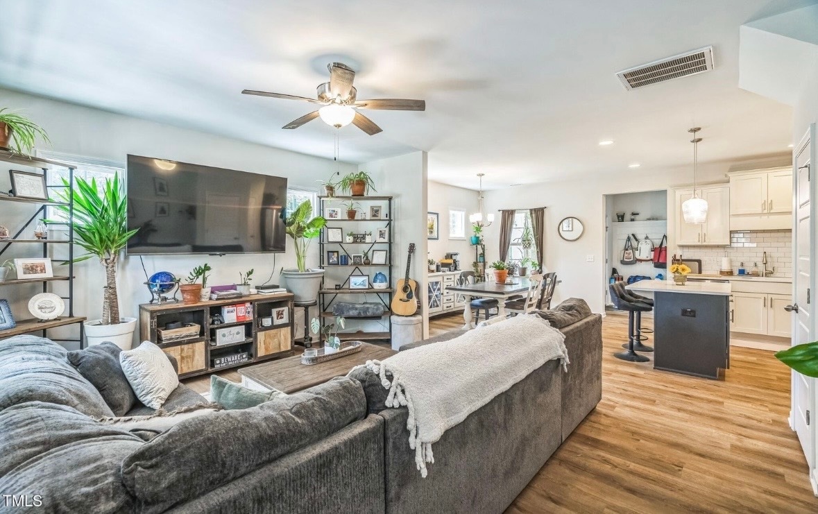 Building Photo - 647 N Hardee St