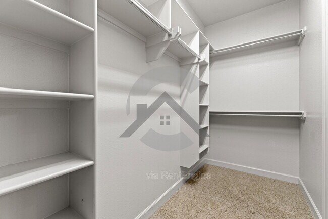 Building Photo - 3005 Plateau Dr