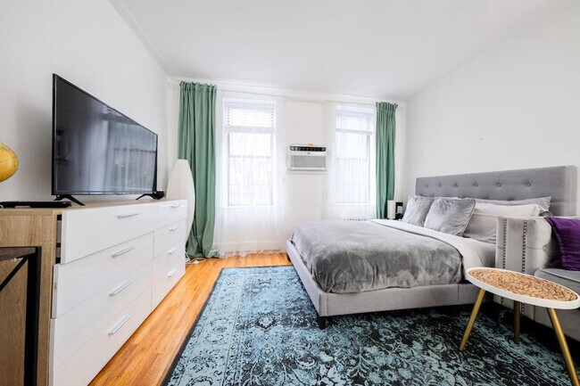 Building Photo - 328 E 74th St