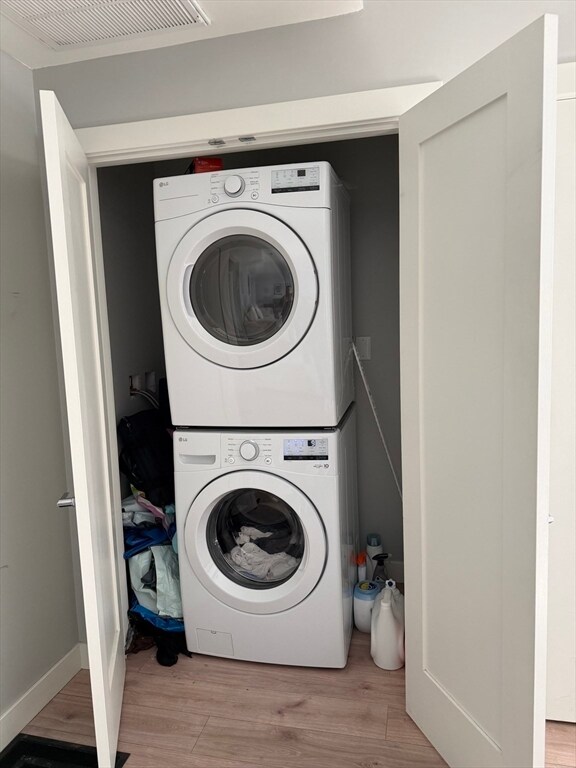 Building Photo - 415 E 7th St