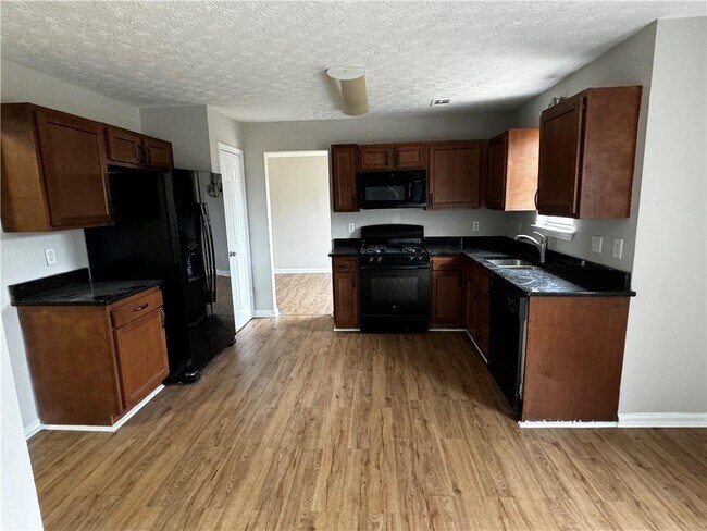 Building Photo - 2463 Meadow Spring Dr