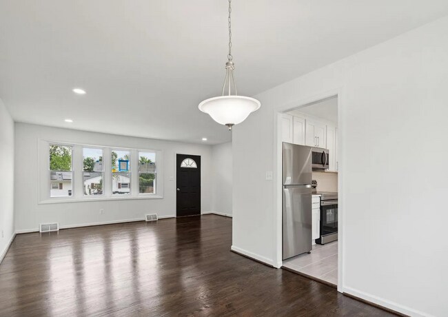 Building Photo - 5522 Lanham Way