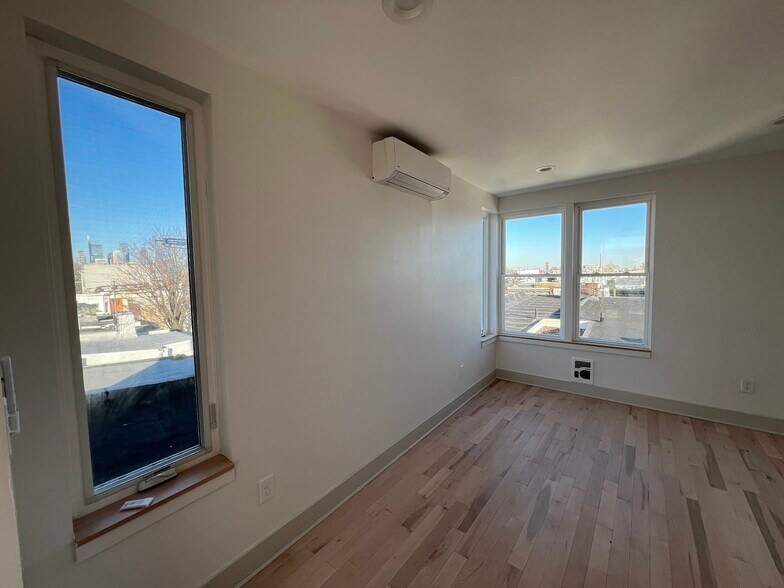 Building Photo - 2019 S Beechwood St