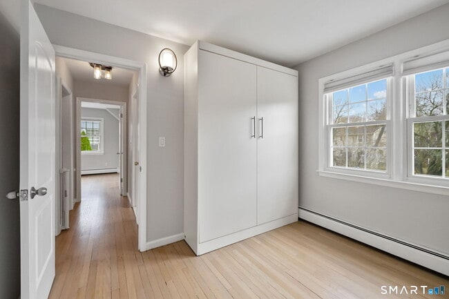 Building Photo - 5 River St