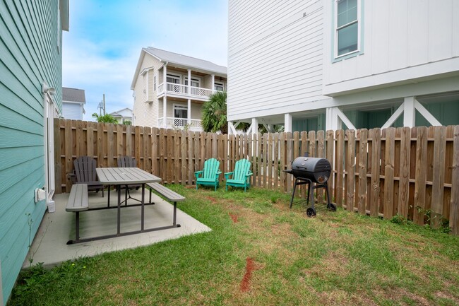 Building Photo - OFF-SEASON RENTAL OFFERING A TRANQUIL ESCAPE