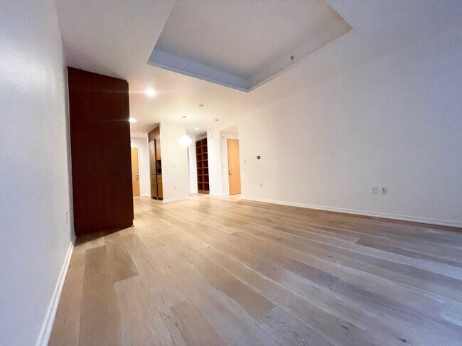 Building Photo - Dogpatch: Exceptional 1 Bed 1.5 Bath Condo @ Esprit Park with Garage Parking and Storage