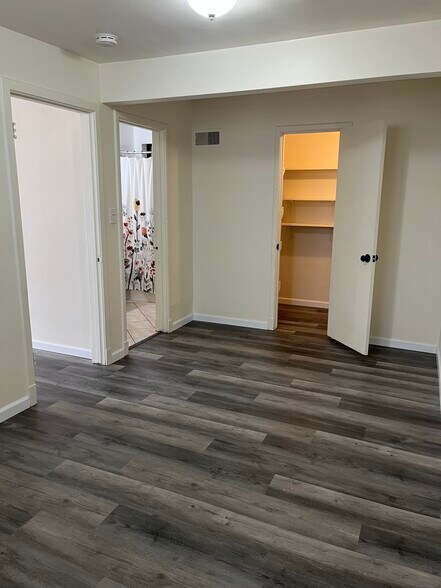 LR to far right, Bathroom, BD closet - 1931 33rd St
