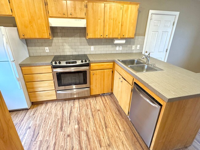 Building Photo - Boise Neighborhood 2-Story with A/C, Attached Garage, Fenced Backyard