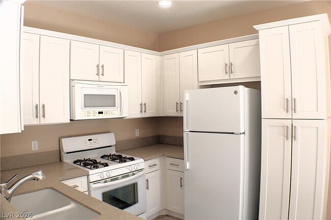 Building Photo - 251 S Green Valley Pkwy