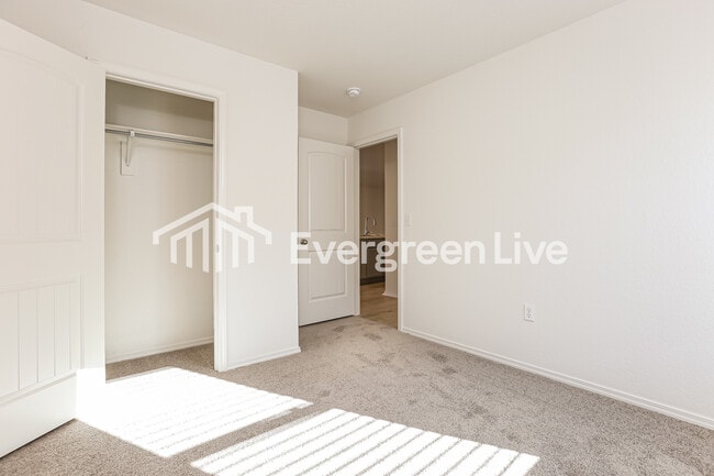 Building Photo - 12 Sourdough Crk Ln