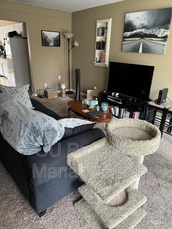 Building Photo - 713 W Church St