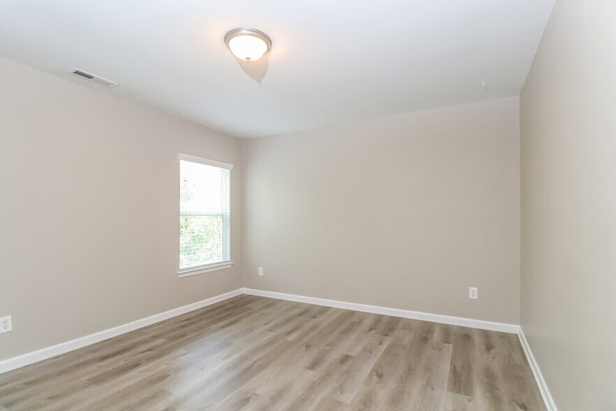 Building Photo - 1317 Bray Dr