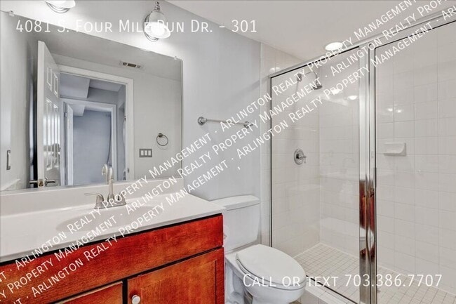 Building Photo - 4081 S Four Mile Run Dr