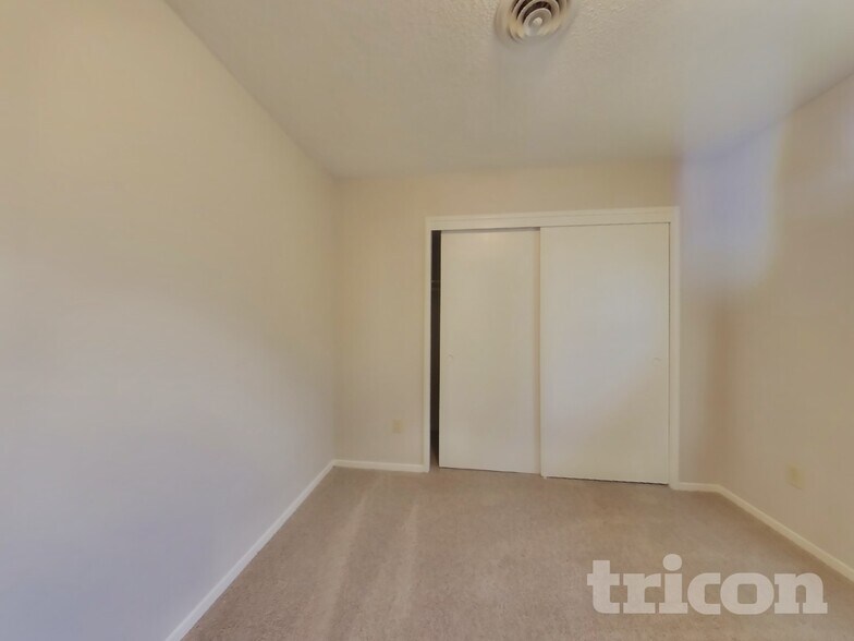 Building Photo - 619 E 24th St