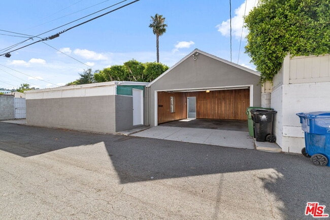 Building Photo - 4460 Stansbury Ave