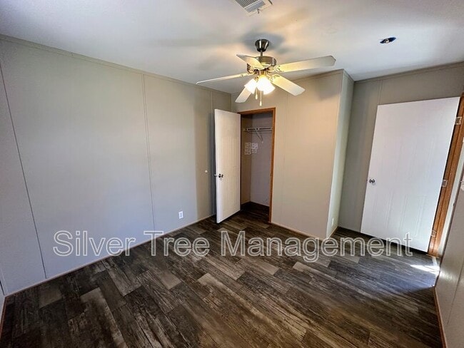 Building Photo - 260 Lark Meadow Dr