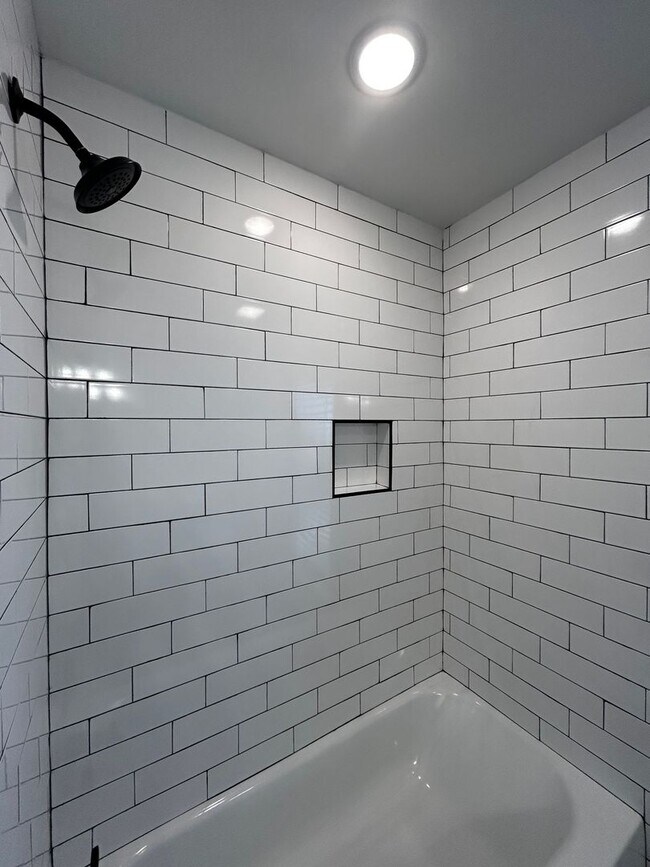 Building Photo - PRE-LEASING Newer 2 story home near Downtown Fayetteville