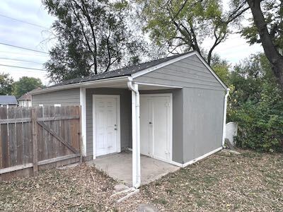 Building Photo - 1049 S Sheffield Ave