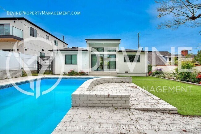 Building Photo - 3026 Greenfield Ave