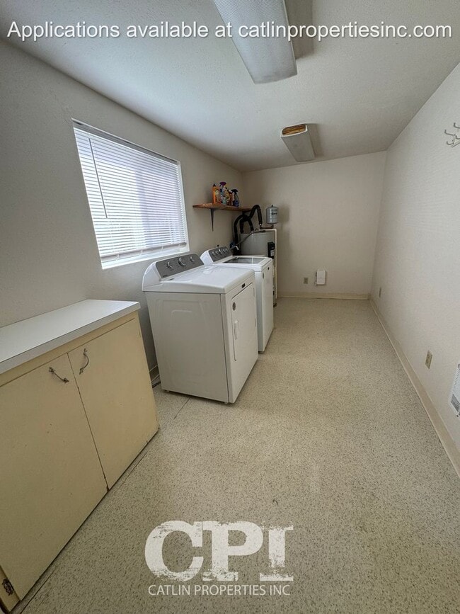 Building Photo - 532 Davidson Avenue