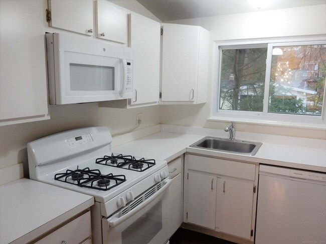 Building Photo - 4 Split Timber Pl