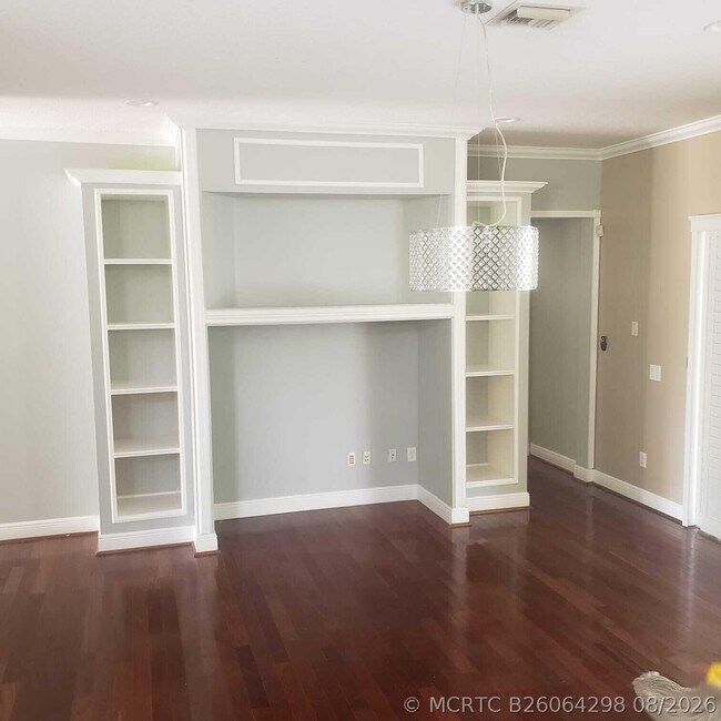 Building Photo - 833 SW 167th Ave