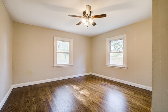 Building Photo - 1032 Charleville Ave