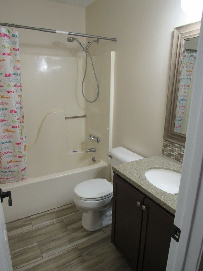 Building Photo - 3 BR 2 BA Hunters Creek