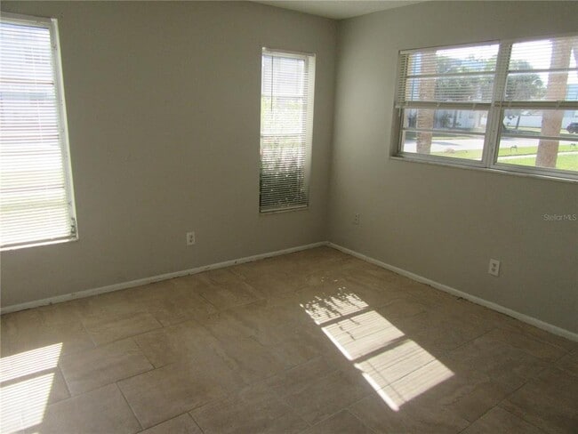 Building Photo - 463 76th Ave N