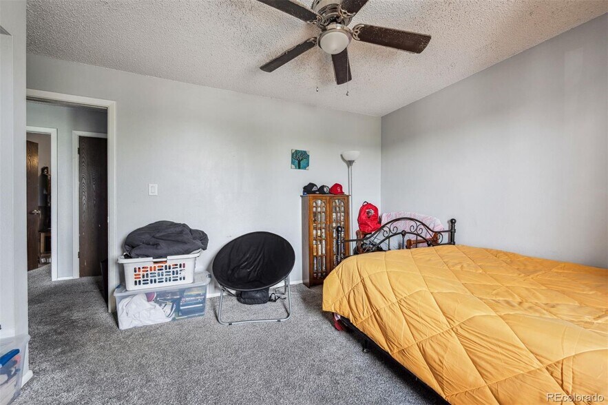 Building Photo - 2567 Rainbow Dr