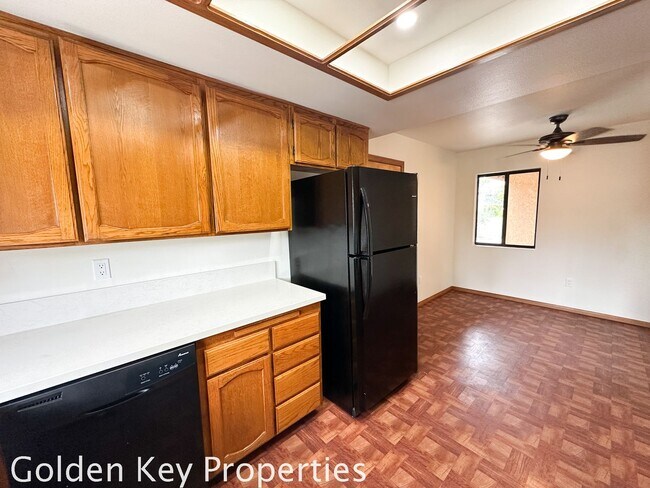 Building Photo - Single-level 4-Bedroom home on a large cor...