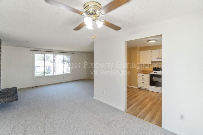 Building Photo - 10309 N Hooper Rd