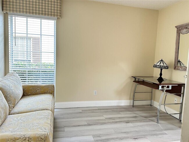Building Photo - 5906 Doral Dr