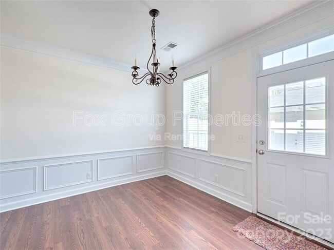 Building Photo - 242 Welton Way