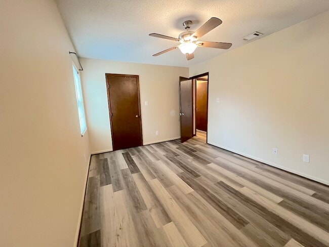 Building Photo - 23 Kandlewood Dr