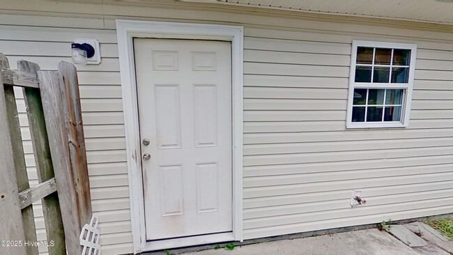 Building Photo - 4156 Sunglow Dr