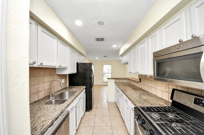 Building Photo - 3219 Gary Ln