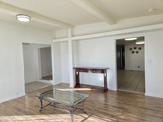 Building Photo - Spectacular New Remodel-Flexible lease term-