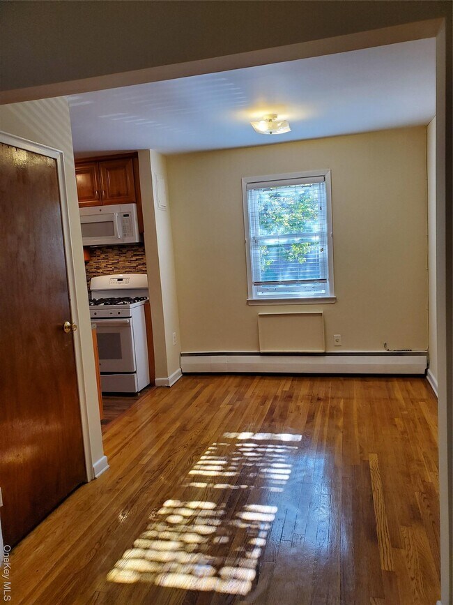 Building Photo - 60-46 69th Pl