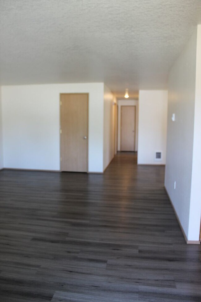 Building Photo - 252 NE Palomar Ct