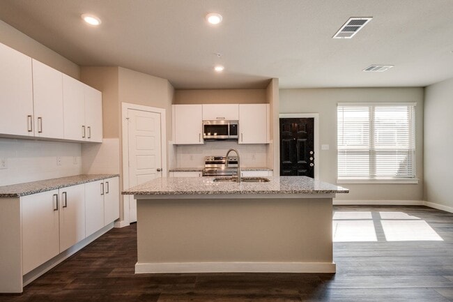 Building Photo - 645 Harvest Moon Dr