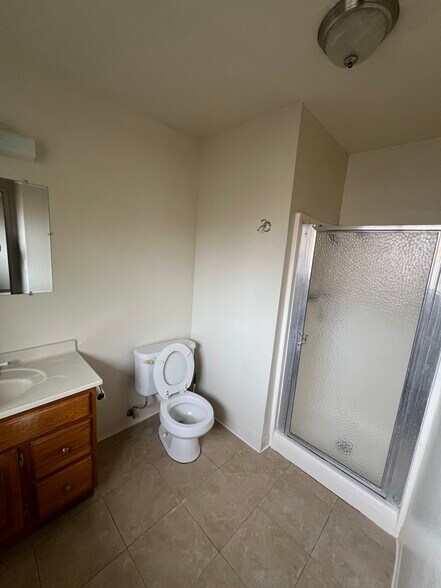 Building Photo - 5926 Walnut Dr