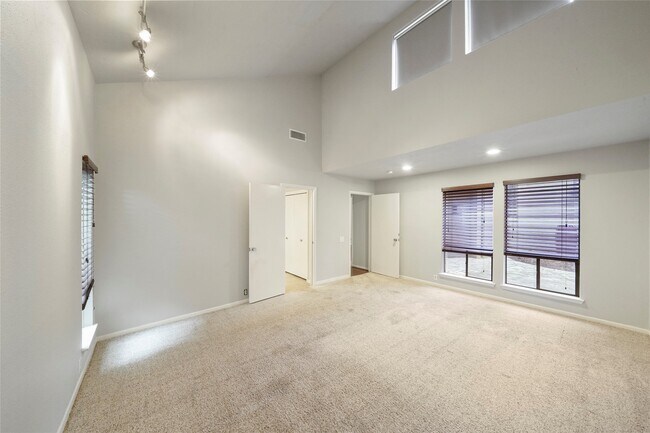 Building Photo - 84 April Wind Dr S