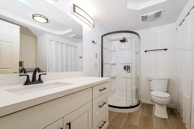 Building Photo - **Fully Remodeled 3+ Bedroom Home with Large Wraparound Deck – $500 OFF FIRST MONTHS RENT BEFORE ...
