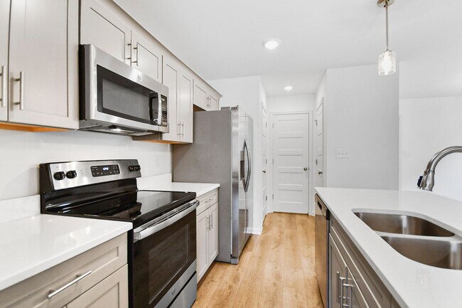 Building Photo - Pet Friendly Three Bedroom!