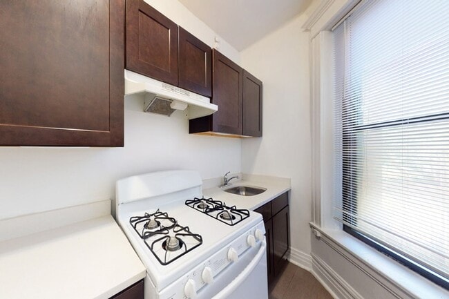 Floorplan - 5405-5407 S. Woodlawn Avenue