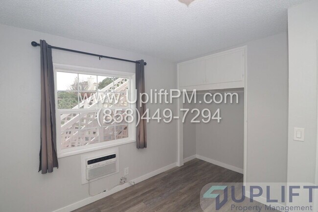 Building Photo - 4829 Castle Ave